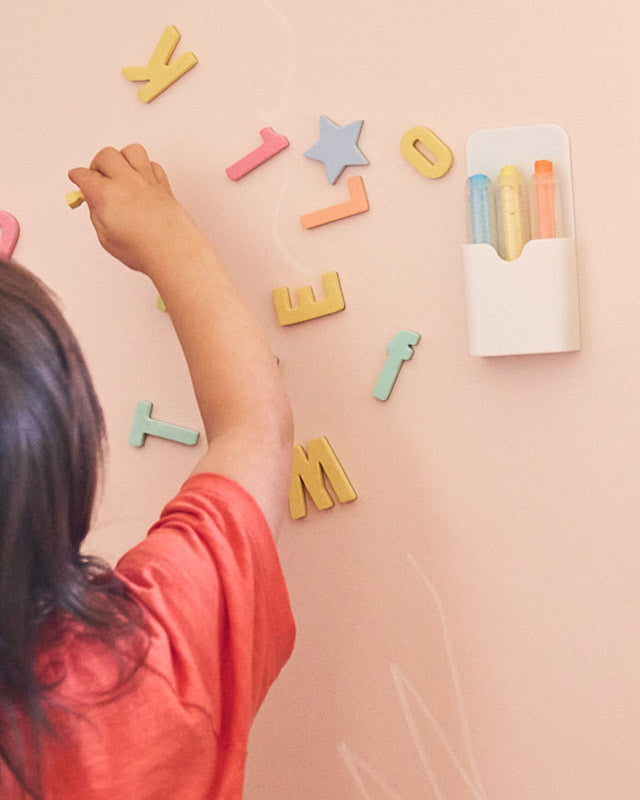 Magnetic Pen Holder & Washable Crayon Set